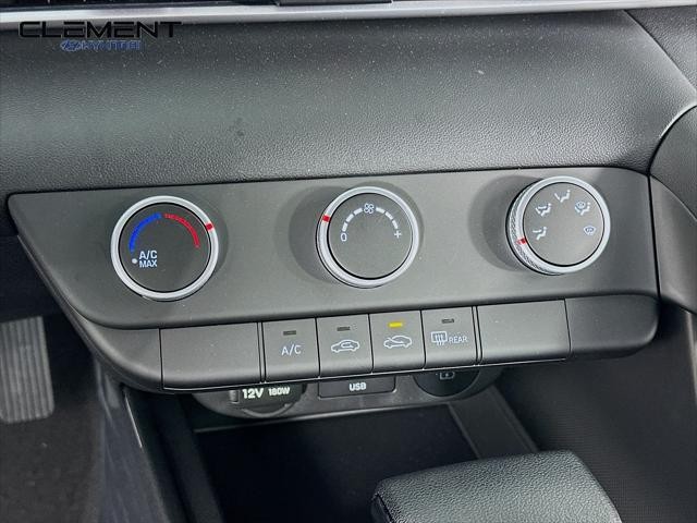 Hyundai Elantra Vehicle Image 19