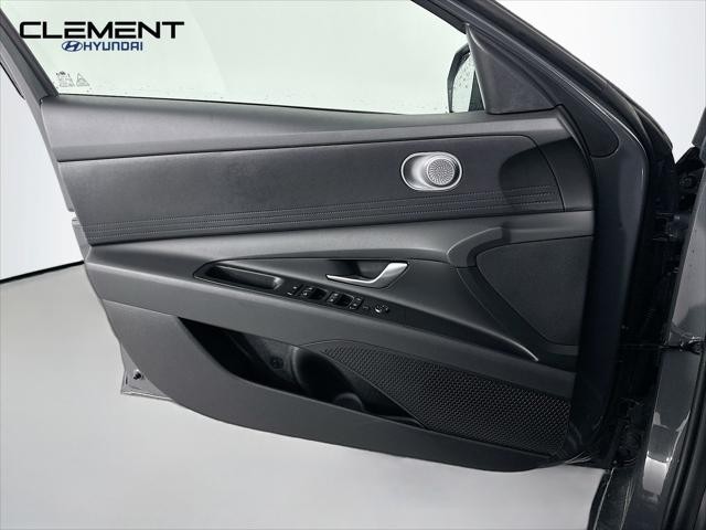Hyundai Elantra Vehicle Image 22