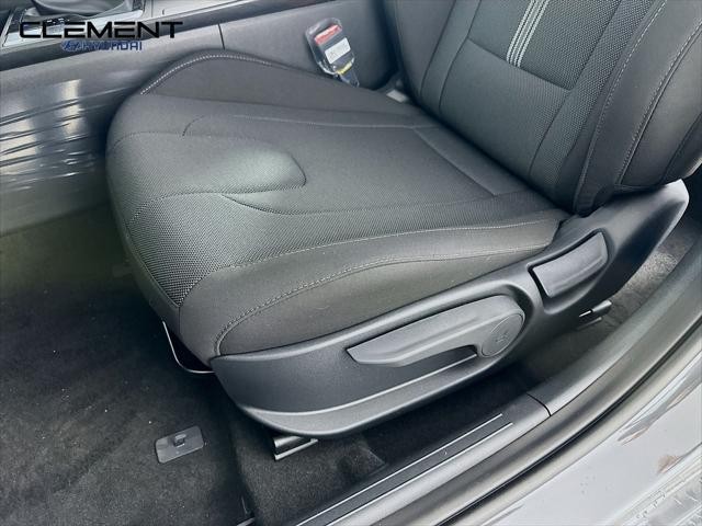 Hyundai Elantra Vehicle Image 23