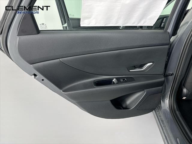 Hyundai Elantra Vehicle Image 25