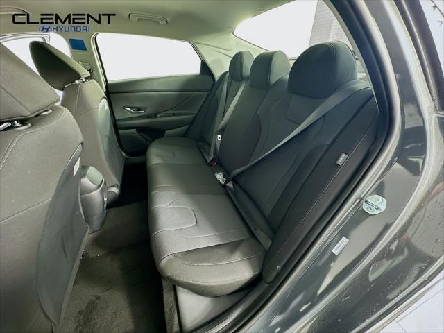 Hyundai Elantra Vehicle Image 26