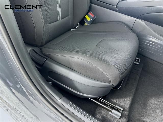 Hyundai Elantra Vehicle Image 27
