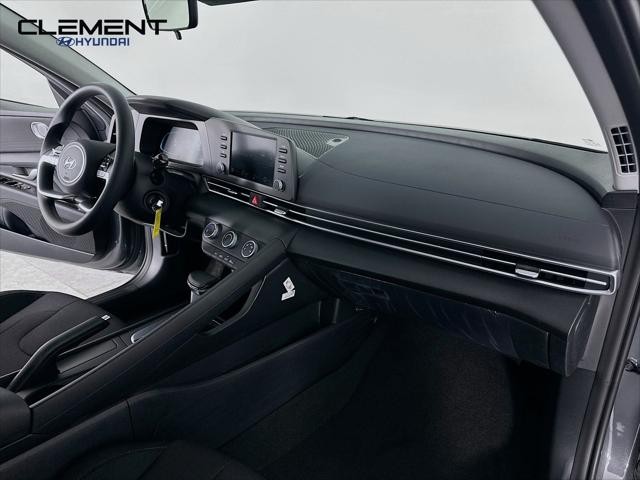 Hyundai Elantra Vehicle Image 28