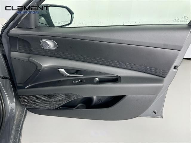 Hyundai Elantra Vehicle Image 29