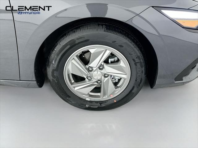 Hyundai Elantra Vehicle Image 30