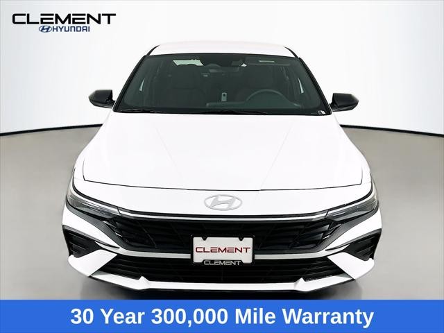 Hyundai Elantra Vehicle Image 02