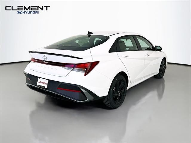 Hyundai Elantra Vehicle Image 06