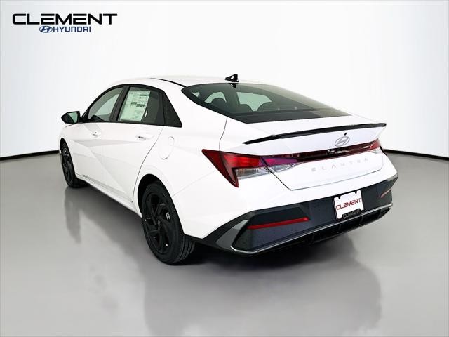 Hyundai Elantra Vehicle Image 08