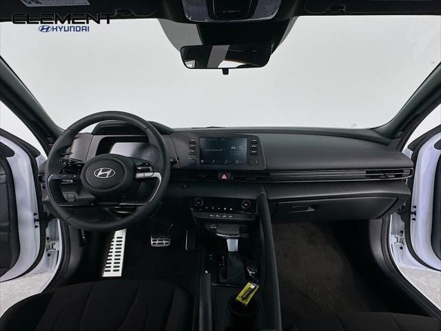 Hyundai Elantra Vehicle Image 11