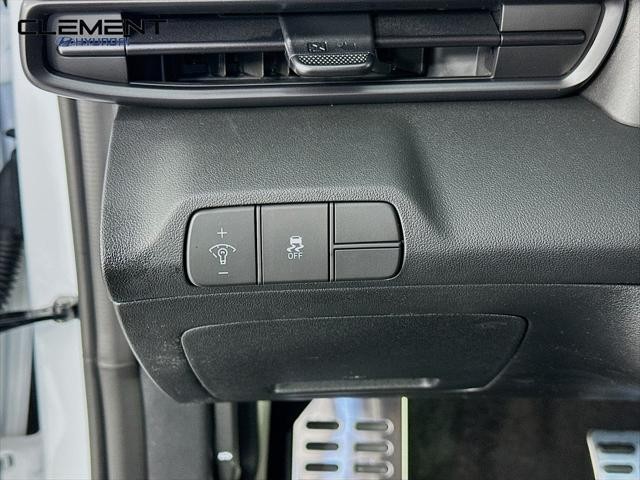 Hyundai Elantra Vehicle Image 12