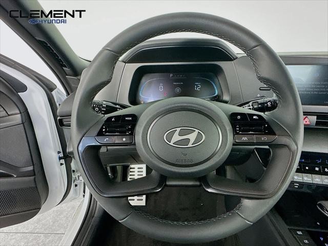 Hyundai Elantra Vehicle Image 13