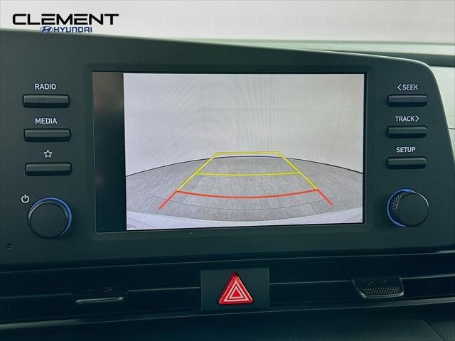 Hyundai Elantra Vehicle Image 18