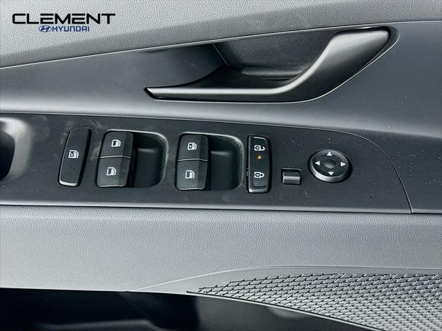 Hyundai Elantra Vehicle Image 21