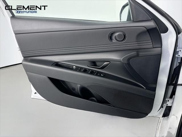 Hyundai Elantra Vehicle Image 22