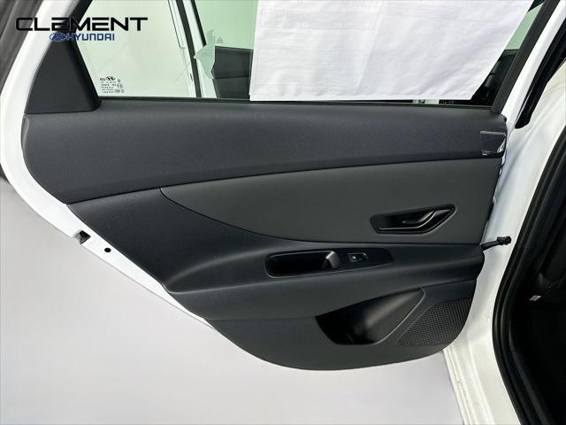 Hyundai Elantra Vehicle Image 25