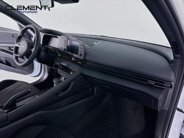 Hyundai Elantra Vehicle Image 28