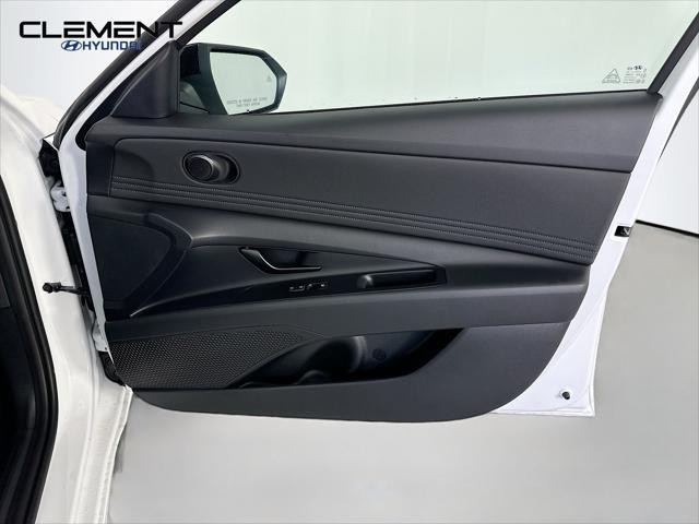 Hyundai Elantra Vehicle Image 29