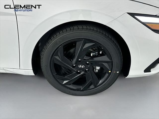 Hyundai Elantra Vehicle Image 30