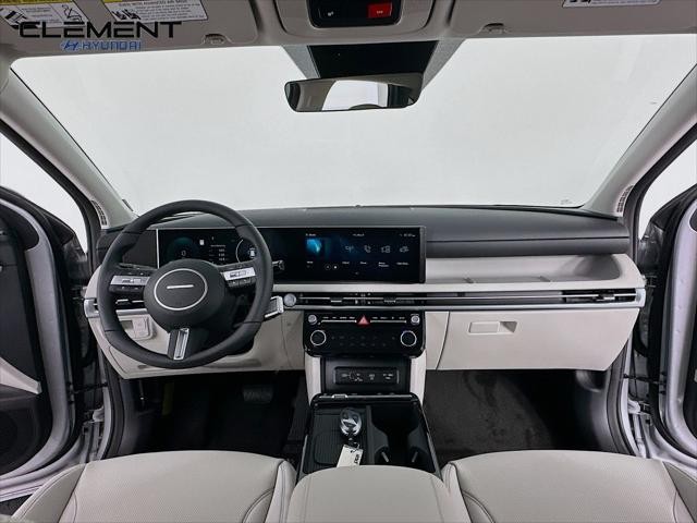 Hyundai Tucson Hybrid Vehicle Full-screen Gallery Image 11
