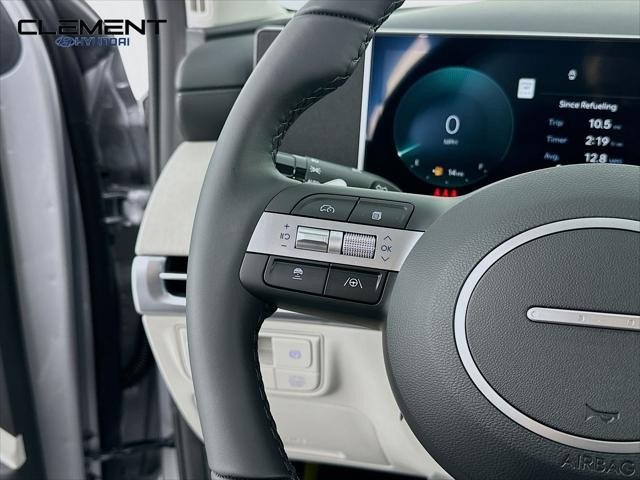 Hyundai Tucson Hybrid Vehicle Full-screen Gallery Image 14