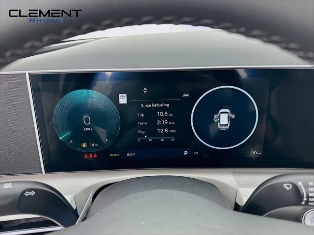 Hyundai Tucson Hybrid Vehicle Full-screen Gallery Image 16