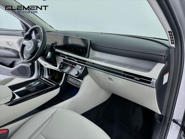 Hyundai Tucson Hybrid Vehicle Full-screen Gallery Image 29