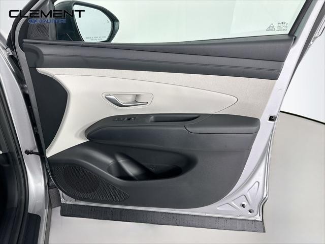 Hyundai Tucson Hybrid Vehicle Full-screen Gallery Image 30
