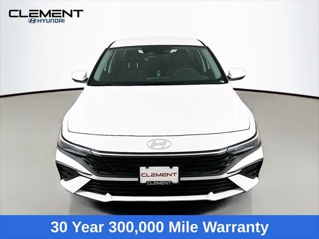 Hyundai Elantra Vehicle Image 02