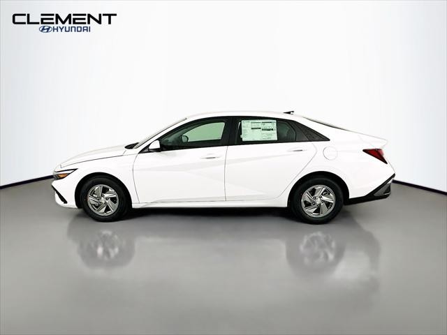 Hyundai Elantra Vehicle Image 04