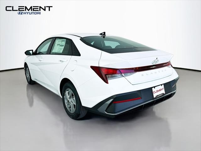 Hyundai Elantra Vehicle Image 08