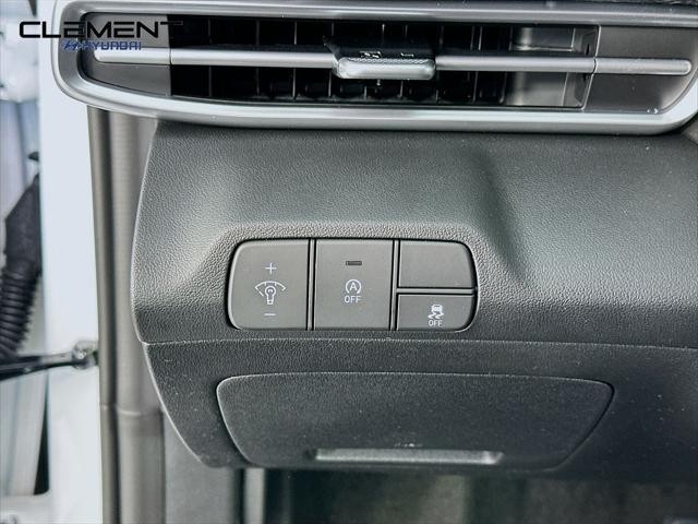 Hyundai Elantra Vehicle Image 12