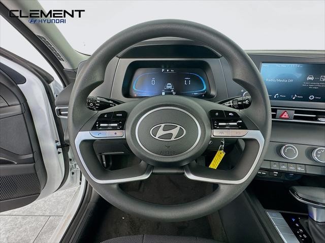 Hyundai Elantra Vehicle Image 13