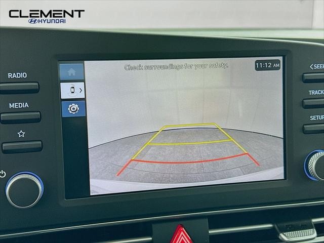 Hyundai Elantra Vehicle Image 18