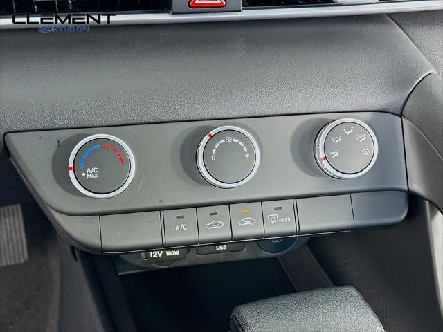 Hyundai Elantra Vehicle Image 19