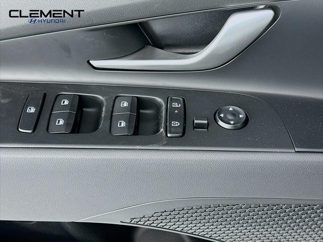 Hyundai Elantra Vehicle Image 21