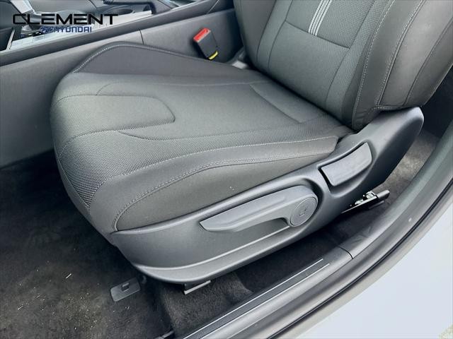 Hyundai Elantra Vehicle Image 23