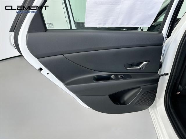 Hyundai Elantra Vehicle Image 25