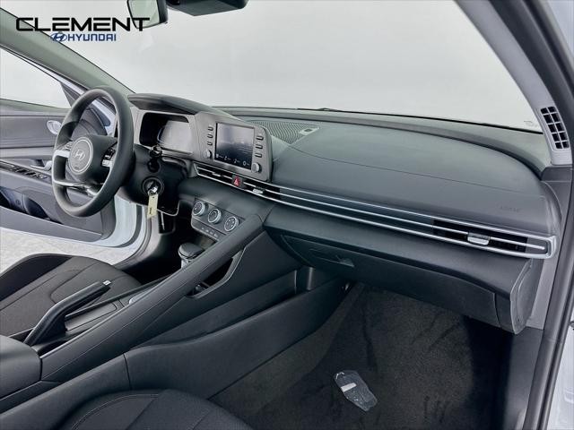 Hyundai Elantra Vehicle Image 28