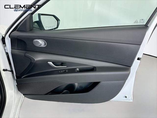 Hyundai Elantra Vehicle Image 29