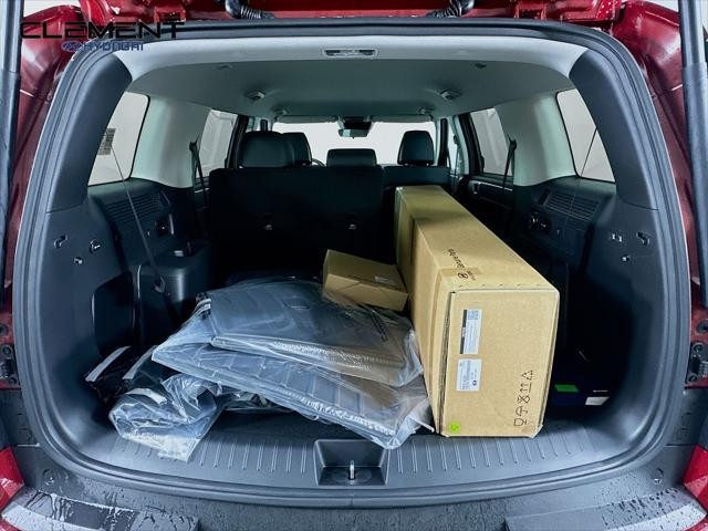 Hyundai Santa Fe Vehicle Full-screen Gallery Image 9
