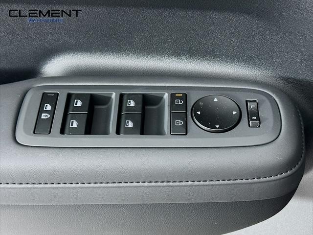 Hyundai Santa Fe Vehicle Full-screen Gallery Image 22