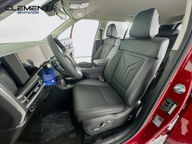 Hyundai Santa Fe Vehicle Full-screen Gallery Image 25