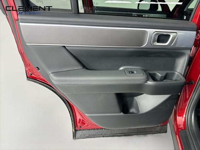 Hyundai Santa Fe Vehicle Full-screen Gallery Image 26