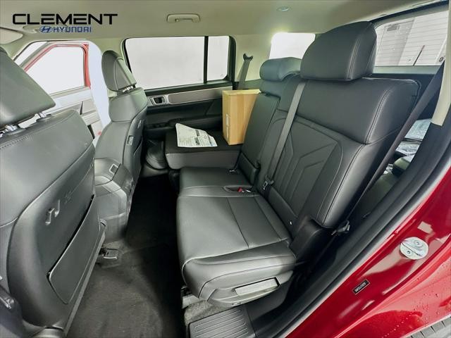 Hyundai Santa Fe Vehicle Full-screen Gallery Image 27