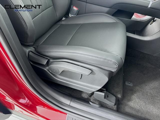 Hyundai Santa Fe Vehicle Full-screen Gallery Image 28