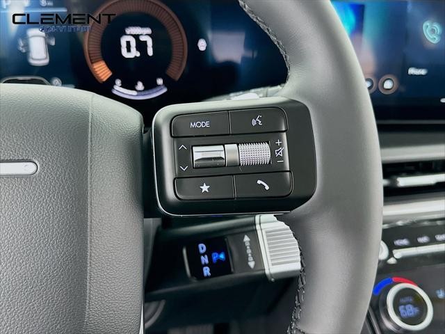 Hyundai Santa Fe Vehicle Full-screen Gallery Image 15
