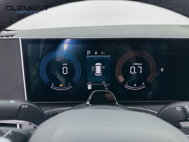 Hyundai Santa Fe Vehicle Full-screen Gallery Image 16