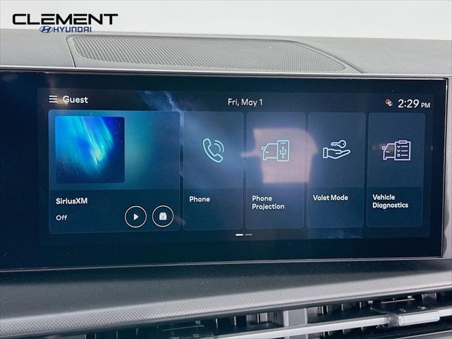 Hyundai Santa Fe Vehicle Full-screen Gallery Image 17