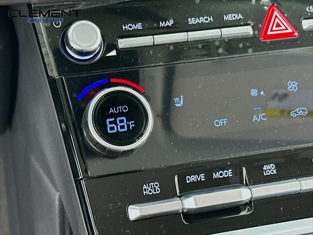 Hyundai Santa Fe Vehicle Full-screen Gallery Image 20