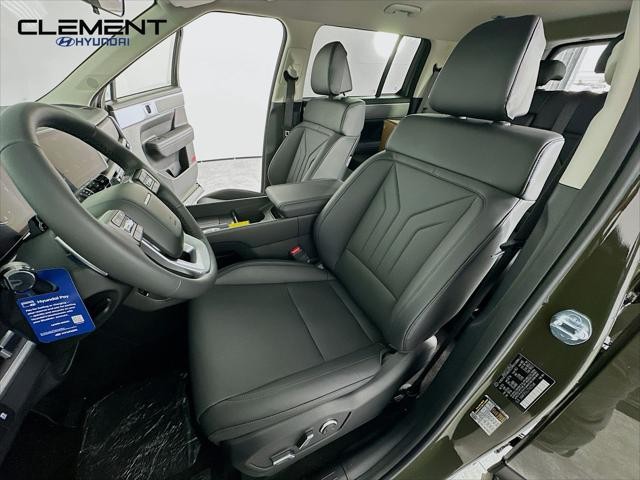 Hyundai Santa Fe Vehicle Full-screen Gallery Image 25